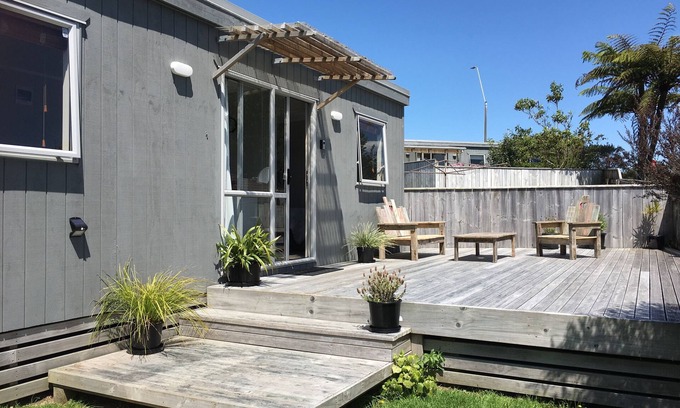 New Plymouth Cottage | Holiday Cabin with Wi-Fi