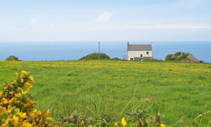 Chysauster House | Holiday cottage with beautiful views over the Cornish sea