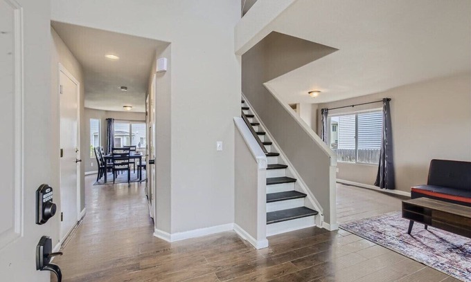 Longmont House | Holiday Discount! Cozy 6BR Retreat for Groups!