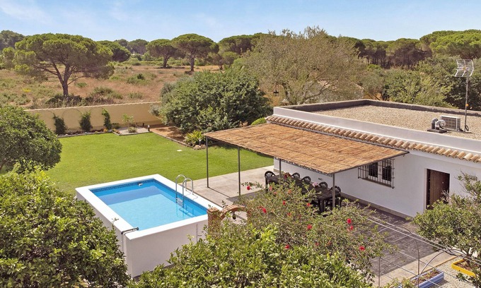 Chiclana de la Frontera House | Holiday Home La Alberca with Pool, Garden & Wi-Fi