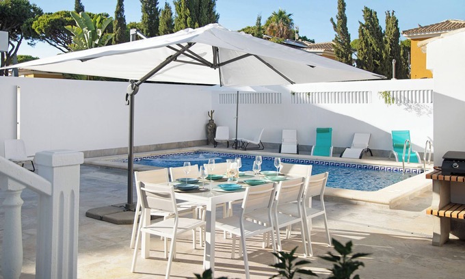 Poblado Sancti Petri House | Holiday Home 'Anna' with Private Pool, Wi-Fi and Air Conditioning