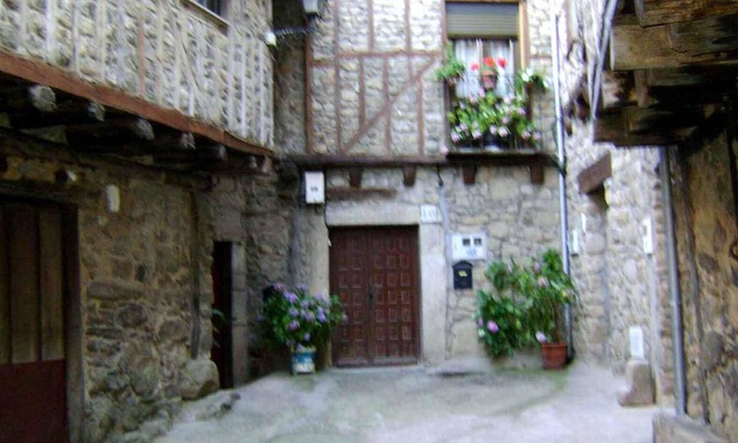 San Martin del Castanar House | Holiday Home 'Casa Lopez' with Mountain View and Balcony