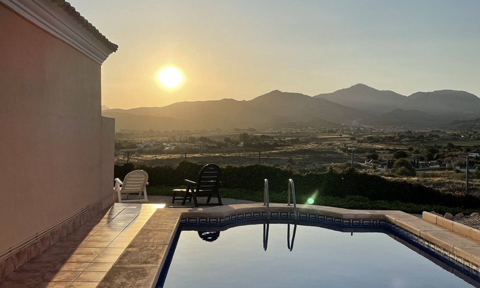San Vicente del Raspeig House | Holiday Home 'Villa Buena Vista' with Sea View, Private Pool and Private Terrace
