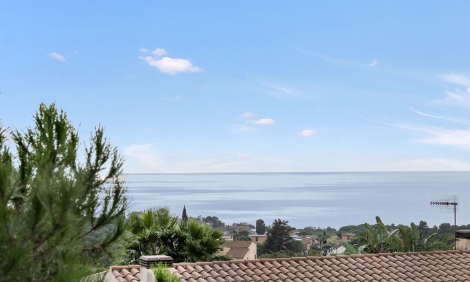 Sant Vicenc de Montalt House | Holiday Home 'Lovely Little House with Garden' with Private Pool, Wi-Fi and Air Conditioning