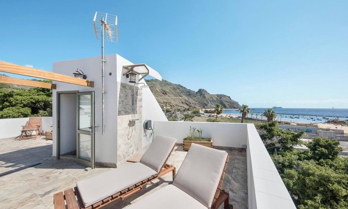 San Andres Apartment | Holiday Apartment "Casa Julia 2" with Sea View, Air Conditioning & Terraces