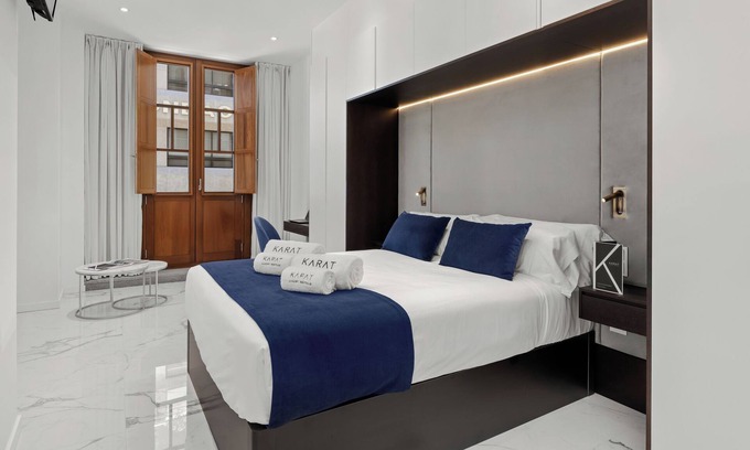 Santa Cruz de Tenerife Apartment | Holiday Apartment 'Executive Suite' with Sea View, Wi-Fi and Air Conditioning