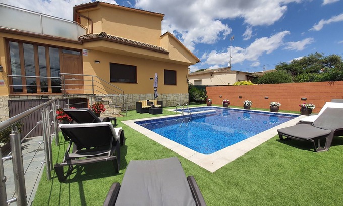 La Torre de Claramunt Cottage | Holiday home (rental entire) Raco de Lis for 8 people