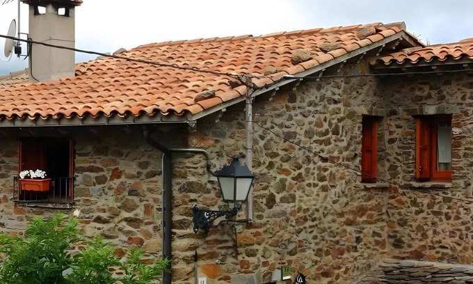 Ribes De Freser House | Holiday Home 'Cal Andreu' with Mountain Views, Private Garden and Wi-Fi