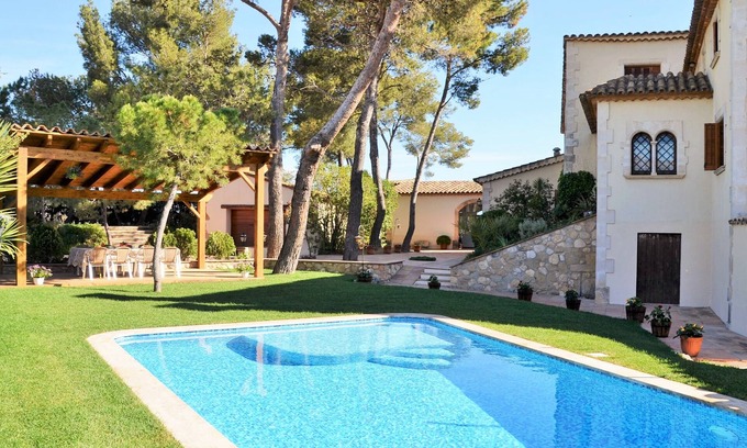 Vilafranca del Penedes Villa | Holiday mansion close to beach and village. House for 14 persons.