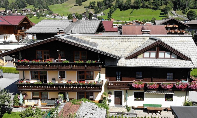 Dorfgastein Apartment | holiday flat in the wintersport & hiking paradise Gastein, with WLAN