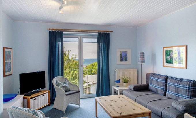 Meschendorf Apartment | Holiday flat 'Möve ABA Apartment 44' with sea view, communal garden and WiFi