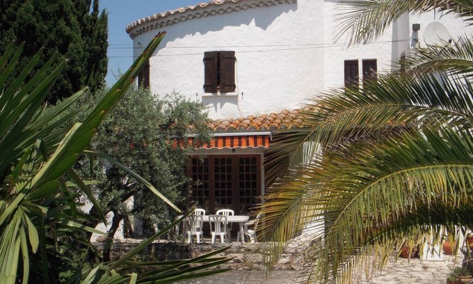 Arles Apartment | Holiday flat of the size of 45 m² on a large estate with pool close to Arles