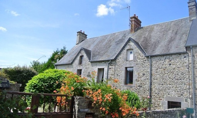 Heugueville-sur-Sienne House | Holiday house Heugueville sur Sienne for 1 - 4 persons with 2 bedrooms - Twin house
