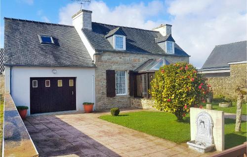 Le Cloitre-Saint-Thegonnec House | Holiday Home Rue Du Calvaire