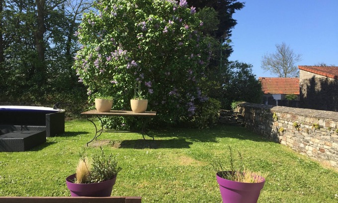Les Moitiers-d'Allonne House | Holiday house for 8 persons, close to the beach.