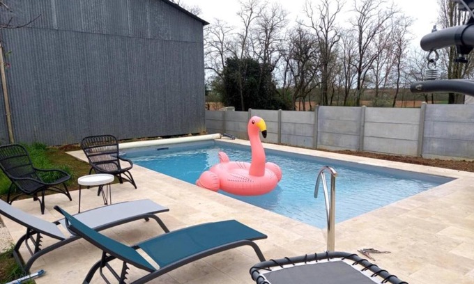 Mareuil-Sur-Lay-Dissais House | Holiday Home 'Gite Entre Terre Et Mer Gd Studio' with Shared Pool, Wi-Fi and Air Conditioning