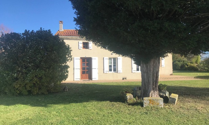 Saint-Ciers-sur-Gironde House | Holiday home in the countryside