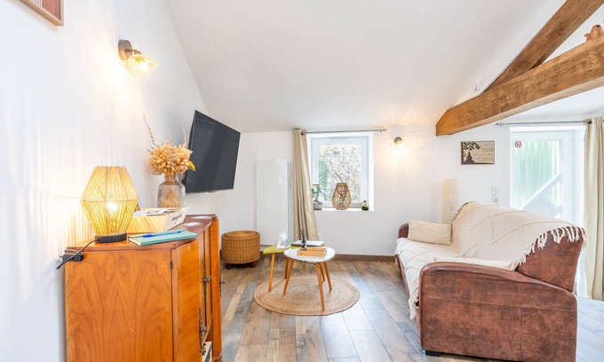 Saint-Hilaire-le-Vouhis House | Holiday Home 'Les Gats' with Wi-Fi