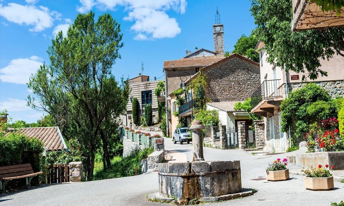 Saint-Julien-du-Verdon House | Holiday home in Saint-Julien-du-Verdon with garden