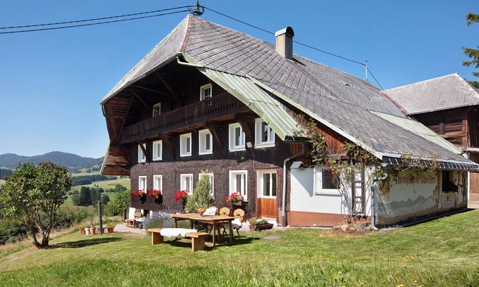 Bernau House | Holiday Home 'Black Forest Woods' with Mountain View, Private Terrace and Wi-Fi