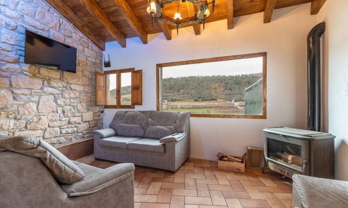 Els Omells De Na Gaia House | Holiday Home 'Casanellas' with Mountain View, Private Garden and Wi-Fi