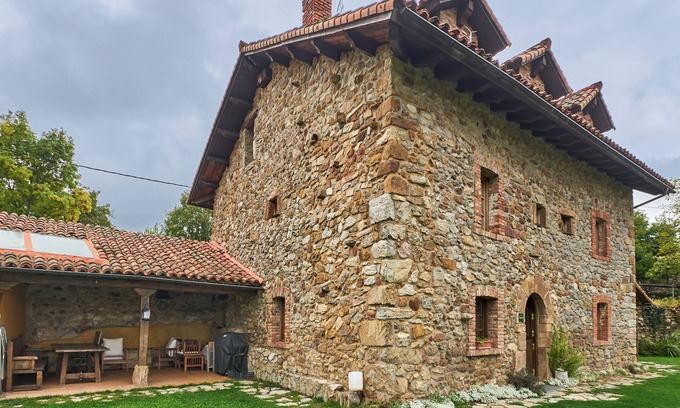 Robledo de la Guzpena House | Holiday Home 'La Venta Del Alma' with Mountain View, Private Terrace and Wi-Fi
