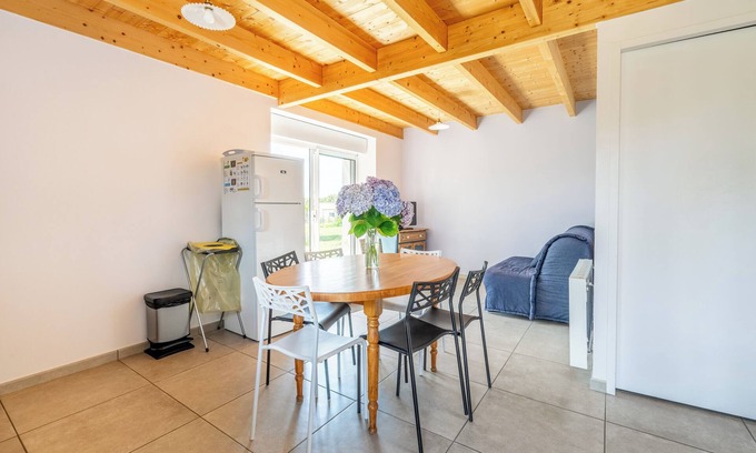 Saint-Etienne-du-Bois House | Holiday Home 'Petit Gîte La Clé Des Champs' with Private Terrace and Private Garden