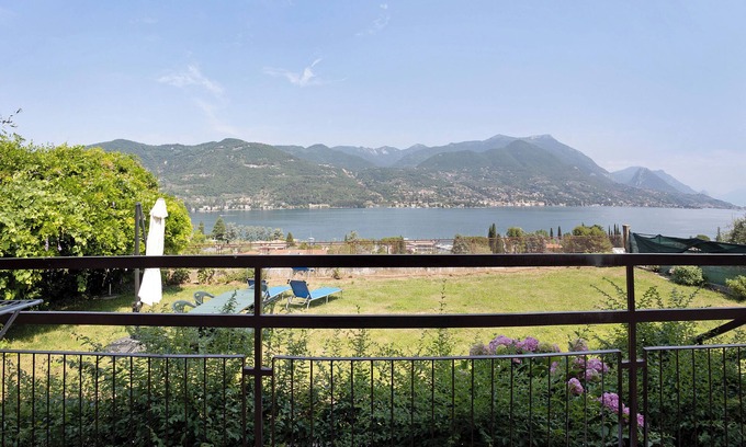 Portese House | Holiday Home 'Carolina' with Lake View, Private Terrace and Wi-Fi