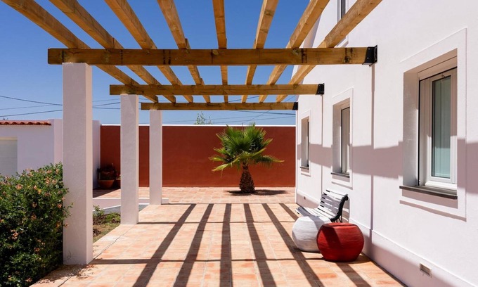 Reguengos de Monsaraz House | Holiday Home 'Courela Da Lameira' with Private Terrace, Wi-Fi and Air Conditioning