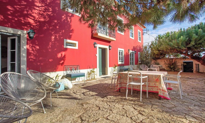 Sao Martinho do Porto House | Holiday Home 'São Martinho All The Best 2' with Private Terrace and Wi-Fi