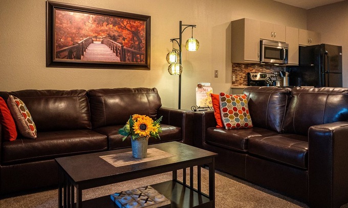 Branson Condo | Holiday Hills 2BR | Pools, Golf, King, Walk-In
