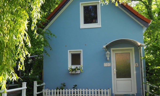 Padingbuttel House | Holiday Home "Lübs" with Private Garden & Wi-Fi