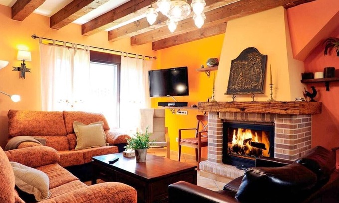 Aldehuela del Rincon House | Holiday Home 'El Valle De La Mantequilla' with Mountain View, Private Terrace and Wi-Fi