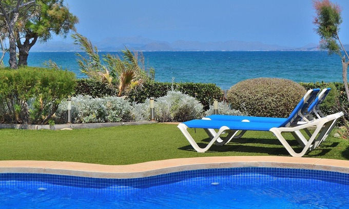 Urbanizacion S'Estanyol House | Holiday Home 'Embat' with Sea View, Wi-Fi and Air Conditioning