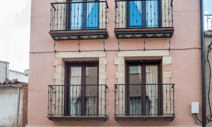 La Mata de los Olmos House | Holiday Home 'Millán' with Balcony and Wi-Fi