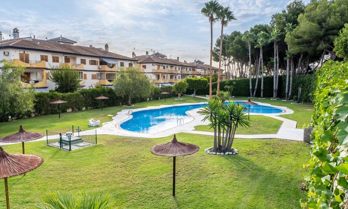 Pueblo Latino House | Holiday Home "Casa Reina" with Shared Pool & Wi-Fi