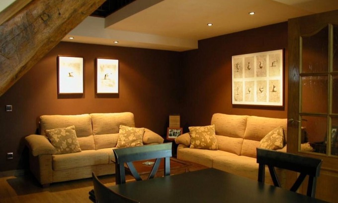 Villanueva de Aezcoa House | Holiday Home 'Casa Aguerre' with Mountain View, Private Terrace and Wi-Fi