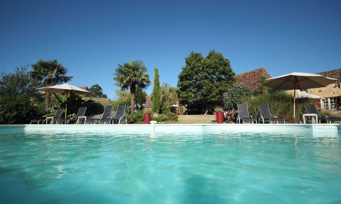 Sainte-Foy-de-Longas House | Holiday Home 'Le Pastoureau' with Private Terrace, Private Garden and Wi-Fi