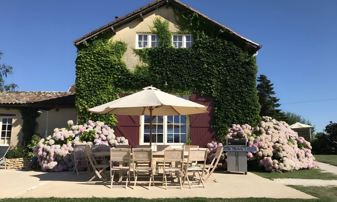 Sainte-Foy-de-Longas House | Holiday Home 'Le Cordier' with Private Garden and Wi-Fi