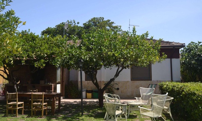 Agnone Bagni House | Holiday Home Agnone Bagni by Beach
