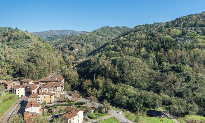 Pietrabuona House | Holiday Home 'La Casa Di Bea' with Mountain View, Private Terrace and Private Garden