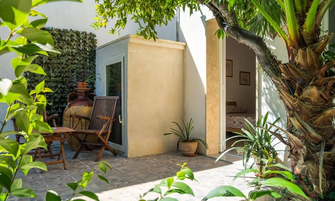 San Cesario di Lecce House | Holiday Home 'Tramontana' with Shared Terrace, Wi-Fi and Air Conditioning