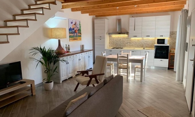 San Giovanni Suergiu House | Holiday Home 'Domu Quesada' with Private Terrace, Wi-Fi and Air Conditioning