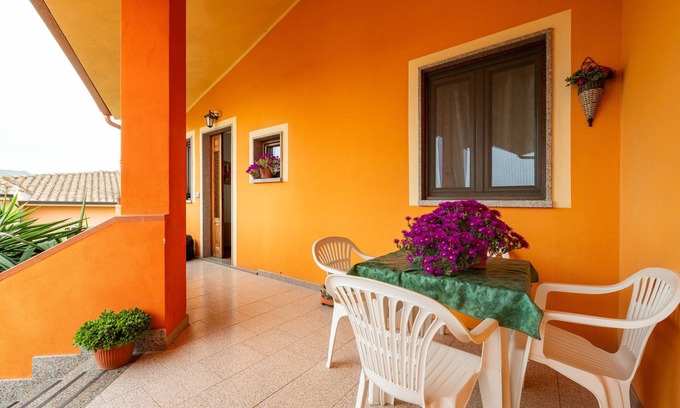 San Giovanni Suergiu House | Holiday Home 'Gaia Casa Vacanze' with Private Terrace, Balcony and Air Conditioning
