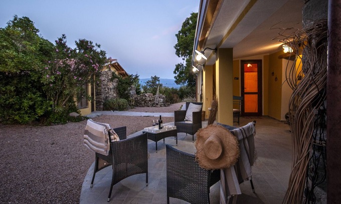 Santa Maria Coghinas House | Holiday Home 'Lo Stazzu Di Multa Bianca' with Mountain View, Private Terrace and Wi-Fi