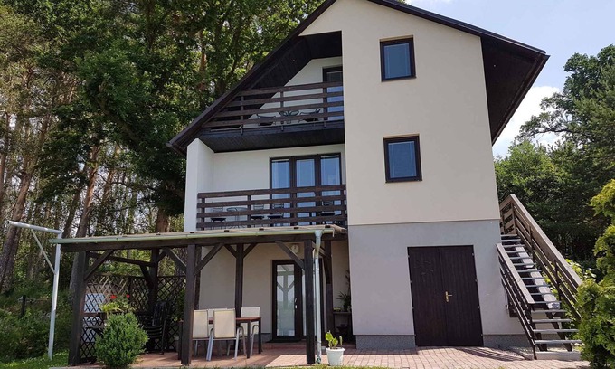 Hluboka nad Vltavou House | Holiday home with a wonderful view with a terrace directly on the lake