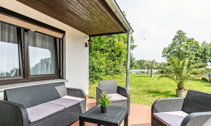 Wernsdorf House | Holiday Home 'Haus Am See' with Private Terrace and Wi-Fi
