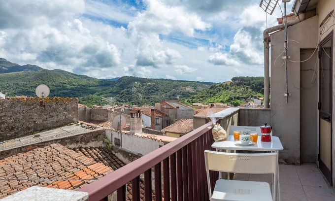 Scano di Montiferro House | Holiday Home 'La Casetta - Sea and Mountain' with Mountain View, Balcony and Wi-Fi