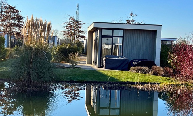 Olburgen House | Holiday Home 55 located directly to the lake