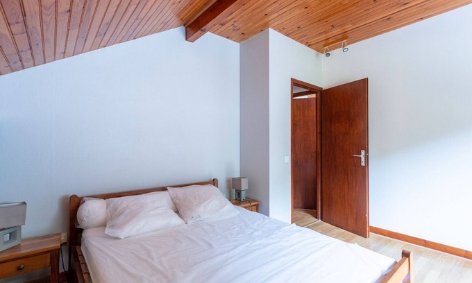 Mendive House | Holiday Home 'Abodi Du Chalet Pedro' with Shared Terrace